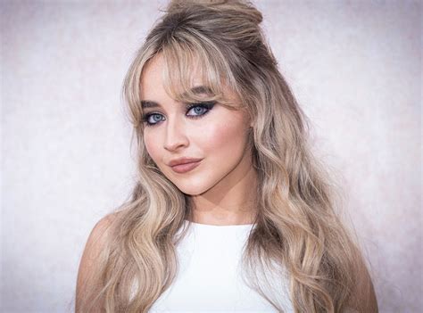 Does Sabrina Carpenter Write Her Own Music: A Delve into the Creative Process